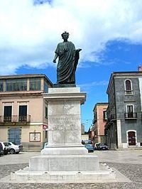 Estatua de Horacio en Venosa.jpg