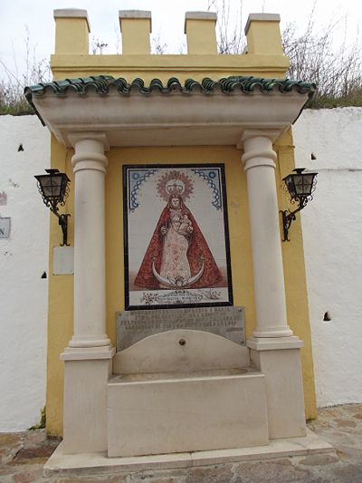 Monumento Virgen del Castillo Carcabuey.jpg