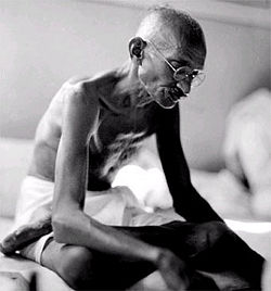 Gandhi negro.jpg